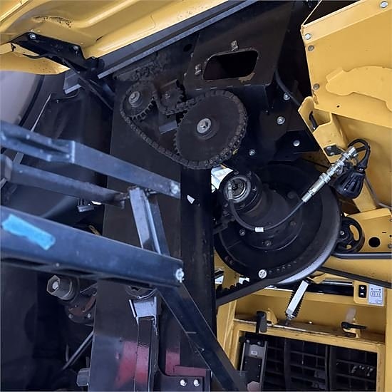 New Holland CR 9.80 - Video! - 35" Header - 4x4 - rapsknive 16 of 30