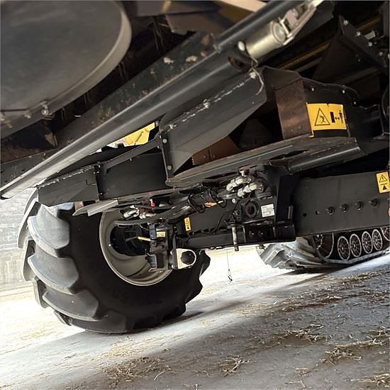 New Holland CR 9.80 - Video! - 35" Header - 4x4 - rapsknive 27 of 30