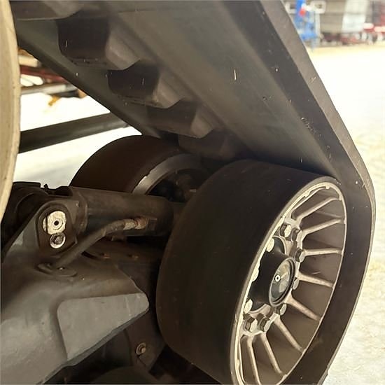 New Holland CR 9.80 - Video! - 35" Header - 4x4 - rapsknive 23 of 30