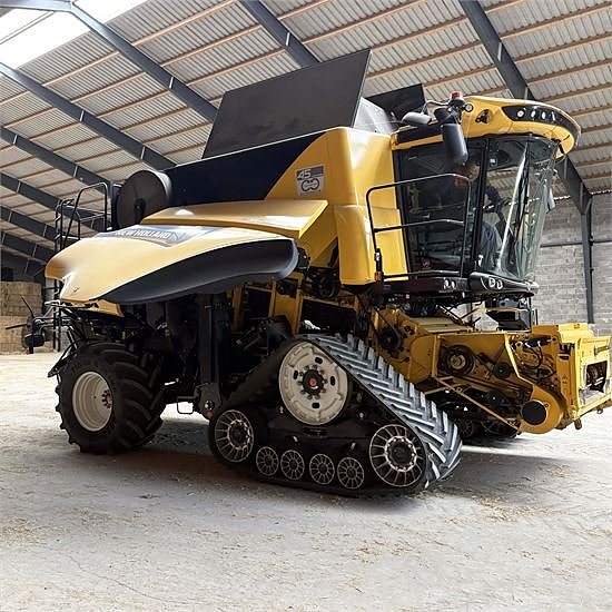New Holland CR 9.80 - Video! - 35" Header - 4x4 - rapsknive 3 of 30