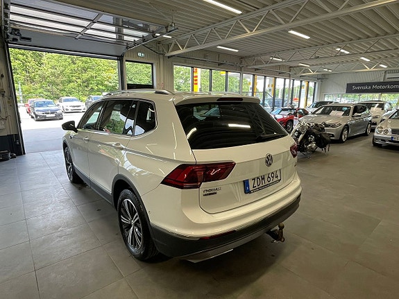 Volkswagen Tiguan Allspace 3 of 5