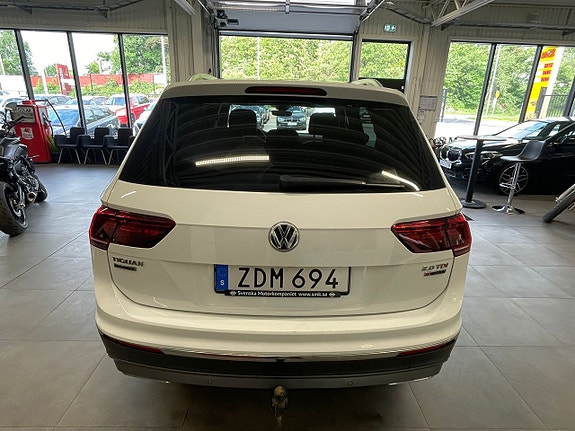 Volkswagen Tiguan Allspace 4 of 5