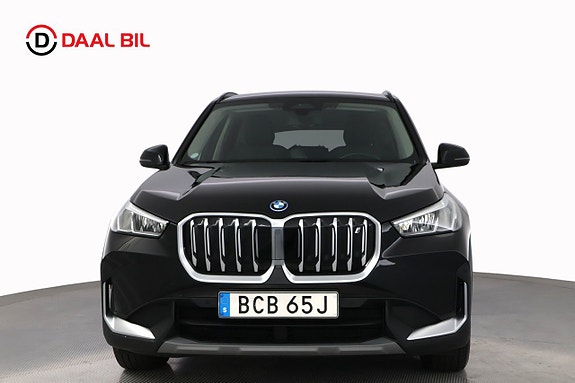 BMW iX1 3 of 5