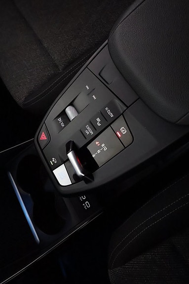 BMW iX1 25 of 28
