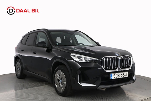 BMW iX1 4 of 5