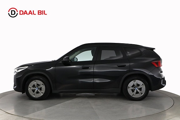 BMW iX1 10 of 28