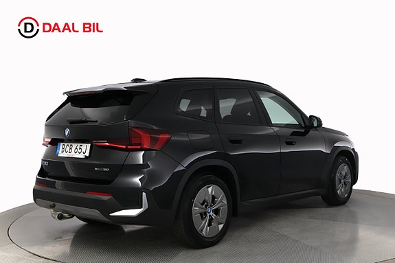 BMW iX1 7 of 28