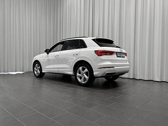Audi Q3 3 of 5