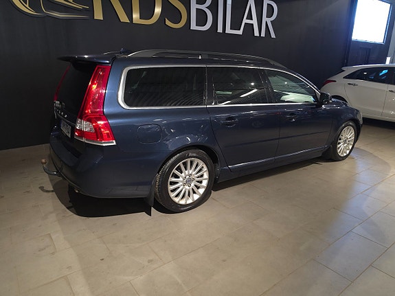 Volvo V70 6 of 12
