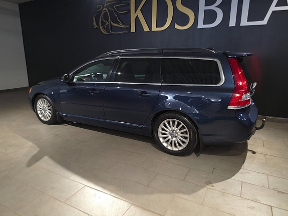 Volvo V70 3 of 5