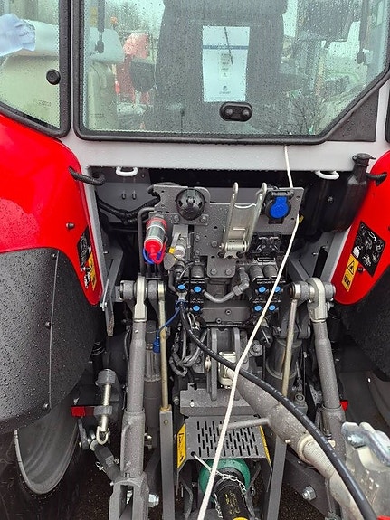 Massey Ferguson MF 5S.145 DYNA-6 EXCLUSIVE 5 of 11