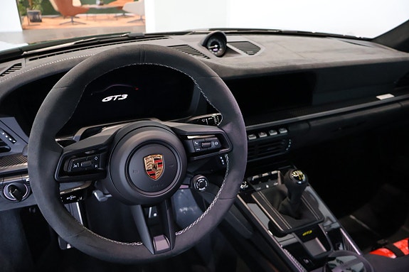 Porsche 911 GT3 8 of 16