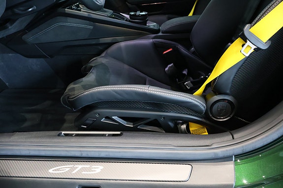 Porsche 911 GT3 6 of 16