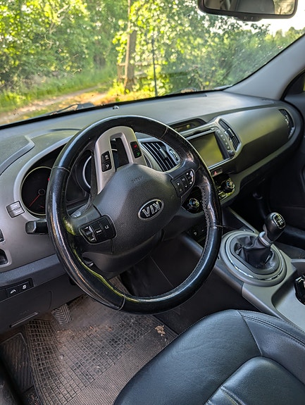 Kia Sportage 2 of 6
