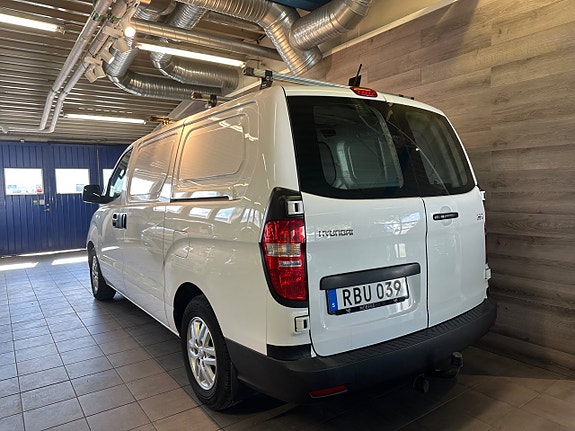 Hyundai H-1 3 of 5