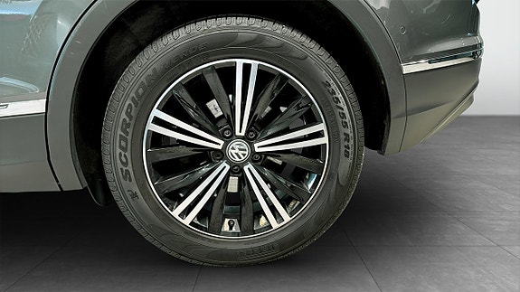 Volkswagen Tiguan 6 of 12
