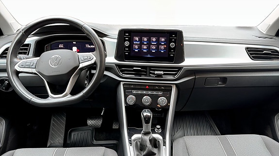 Volkswagen T-Roc 10 of 13