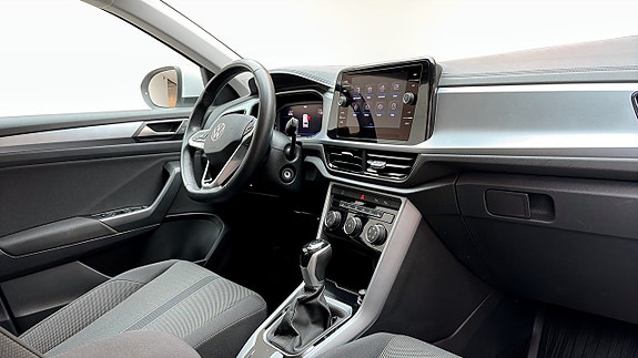 Volkswagen T-Roc 11 of 13