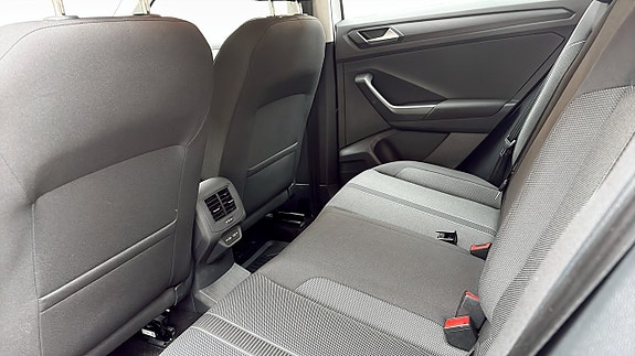 Volkswagen T-Roc 12 of 13