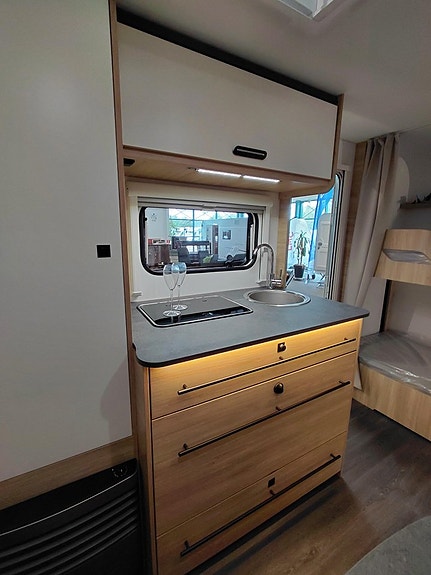 Caravelair Alba 466 Family 12 of 18
