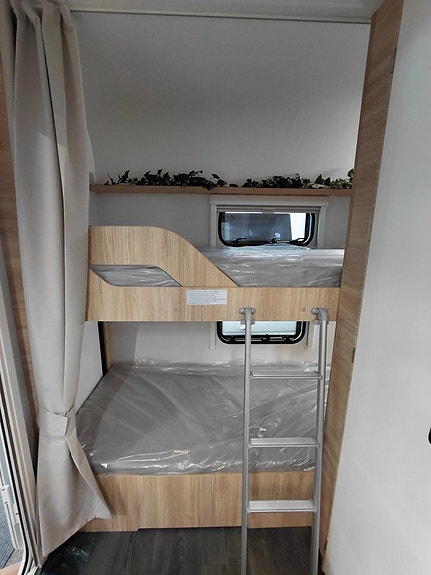 Caravelair Alba 466 Family 5 of 18