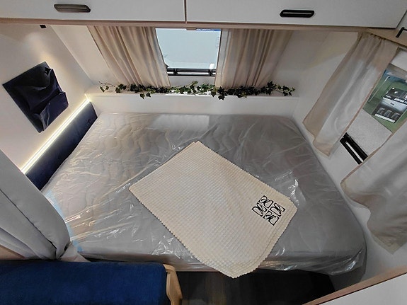 Caravelair Alba 466 Family 16 of 18