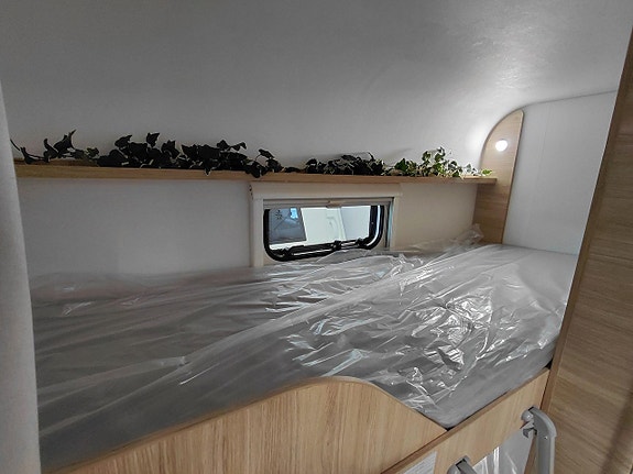 Caravelair Alba 466 Family 6 of 18
