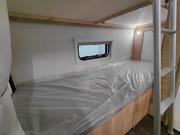 Caravelair Alba 466 Family 7 of 18