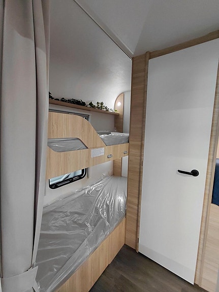 Caravelair Alba 466 Family 4 of 18