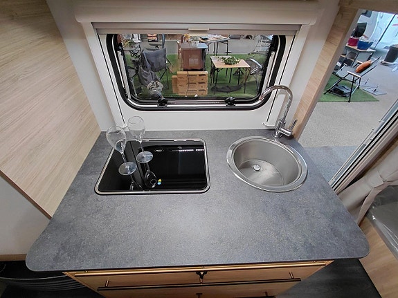 Caravelair Alba 466 Family 13 of 18