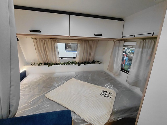 Caravelair Alba 466 Family 15 of 18