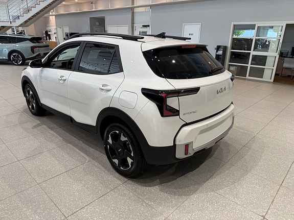 Kia Stonic 2 of 8