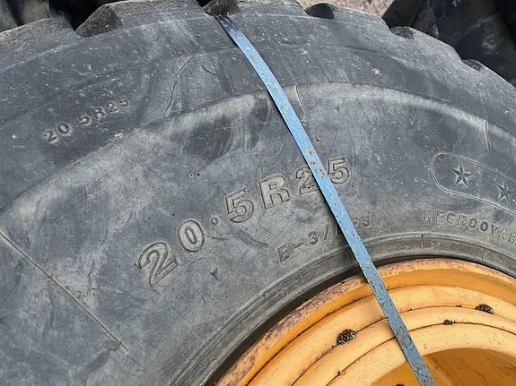 Hilo 20,5-R25 till Volvo L90 , 4400 , 6300 , L70 3 of 5