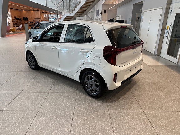 Kia Picanto 2 of 7