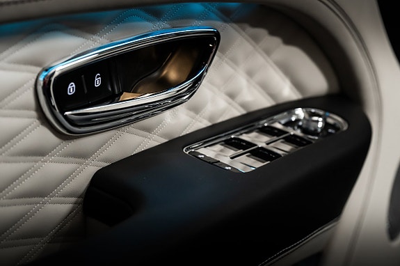 Bentley Bentayga 18 of 23