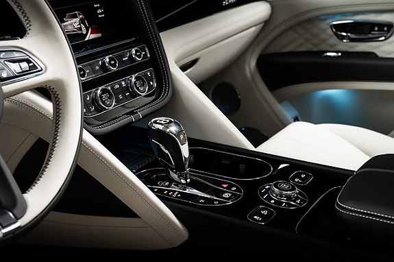 Bentley Bentayga 16 of 23