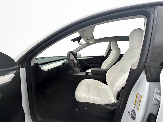 Tesla Model Y 12 of 30