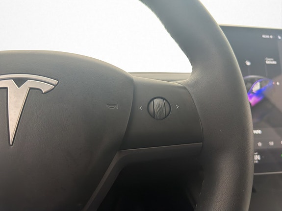 Tesla Model Y 29 of 30
