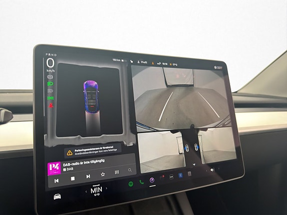 Tesla Model Y 16 of 30