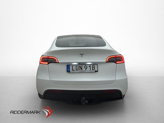 Tesla Model Y 8 of 30