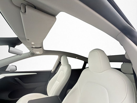 Tesla Model Y 15 of 30