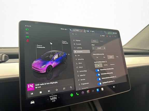 Tesla Model Y 25 of 30