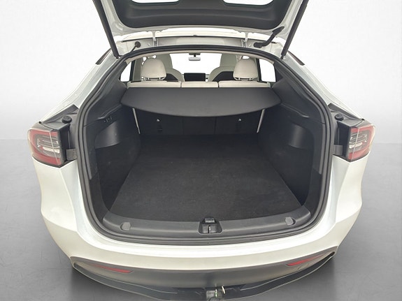 Tesla Model Y 11 of 30
