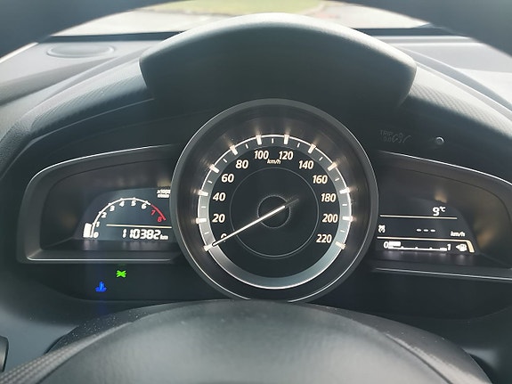 Mazda 2 4 of 5