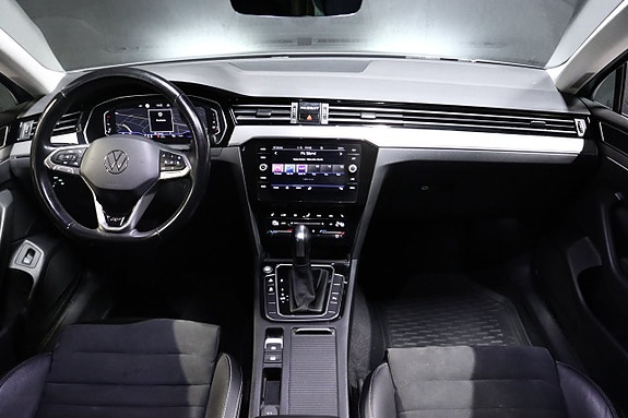 Volkswagen Passat 16 of 21