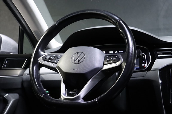Volkswagen Passat 15 of 21