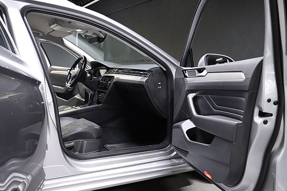 Volkswagen Passat 12 of 21