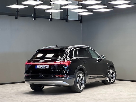 Audi e-tron 2 of 5