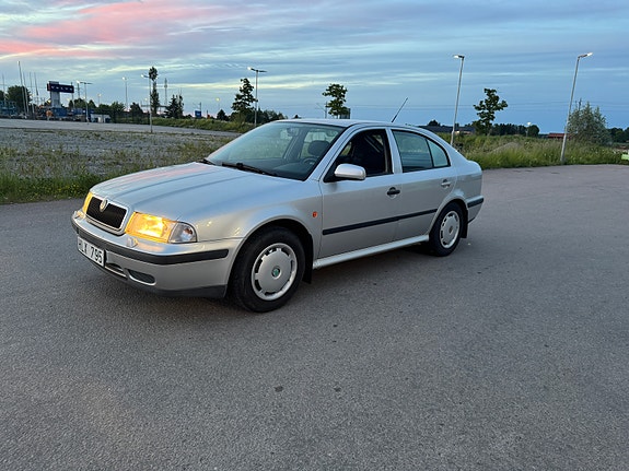 Skoda Octavia 2 of 5