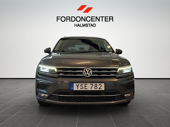 Volkswagen Tiguan 2 of 5